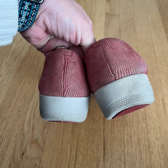 FitFlop Red Gold Textured Leather Loafers Women's Size 11 - Picture 6 of 9